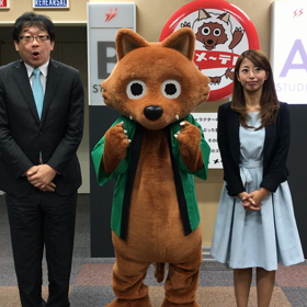 ドデスカ！、ウルフィ&正木裕美弁護士と「恋人つなぎ」の画像