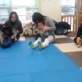 いずみ保育園子育て支援にて英語リトミックの画像