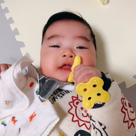 歯固めしながら…の画像