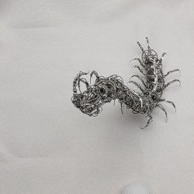 針金自在置物・ムカデ | ワイヤーアクセサリーファクトリー