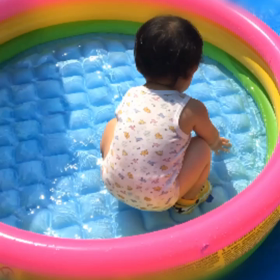 お庭プールの画像