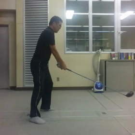 ドライバー＆3ウッドつま先上がりの画像