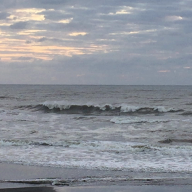9月29日千葉北、東浪見の朝の波の画像