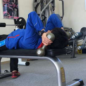 二の腕を引き締めるトレーニングの画像