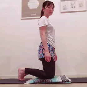 姿勢改善＊ウシュトラーサナ(ラクダのポーズ)の画像