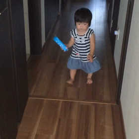 1歳1ヶ月！ひとり歩きの楽しさを覚えた娘さんの画像