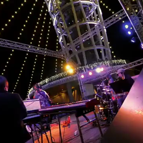 つるの剛士とシーキャンドルズの画像