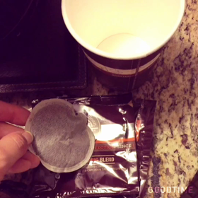 アメリカのホテルにてコーヒーをいれるの画像