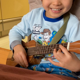 ウクレレの練習　次男の画像