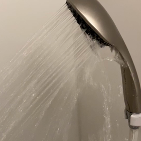 シャワーヘッドが壊れるなんて。の画像