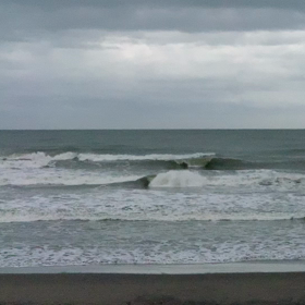 3月28日千葉北、東浪見の朝の波の画像