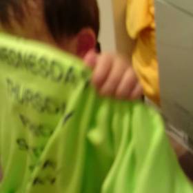 洗濯したてのシャツで遊ぶの画像