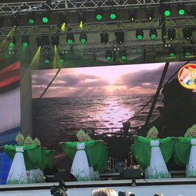 ロシアの舞台の歌と踊りの画像