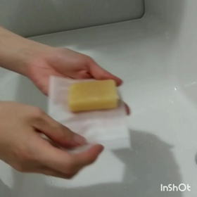 アンティアンさんの手作り洗顔石鹸クイーンオブソープ「ラベンダーハニー」の画像