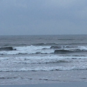 10月28日千葉北、東浪見の朝の波の画像