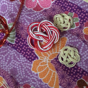 せっせと結んでいます❣の画像