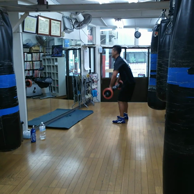 ゴリラ 筋トレ！の画像