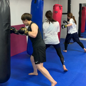 女性や初心者にも大人気の格闘技フィットネス‼️の画像