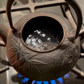 深い話が出来るミステリアスなオトナが存在する所で浮く人たちの画像