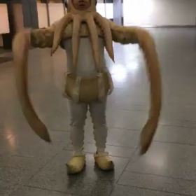 紅白歌合戦中盤戦のイカ大王さまの画像