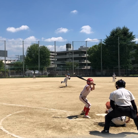 飛ぶバットの画像