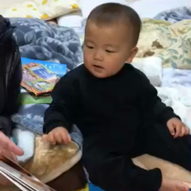 何がそんなに可笑しいの？　　全身で笑う孫❕の画像