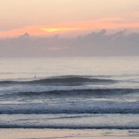 9月25日千葉北、東浪見の朝の波の画像