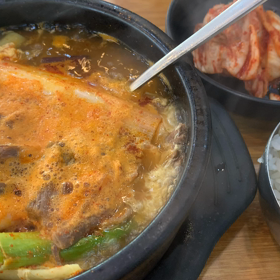 韓国でグツグツ料理を食べる時、服に飛びにくい方法の画像