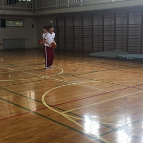 工藤大輝と低いゴールの画像