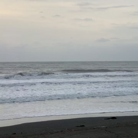 4月17日千葉北、東浪見の朝の波の画像