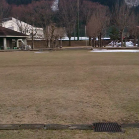 田舎の公園のステージの画像