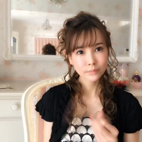 笑えるメイク動画を撮影中です。の画像