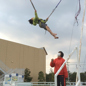 バンジートランポリン 動画の画像