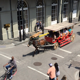 音楽のあふれた街を走る馬車(New Orleans)の画像