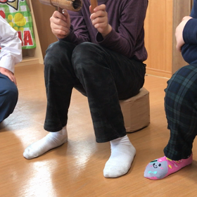 支援学級の子どもたちと音楽療法の画像