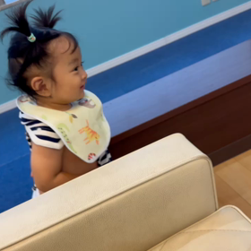 満面の笑みが一変した1歳児の画像