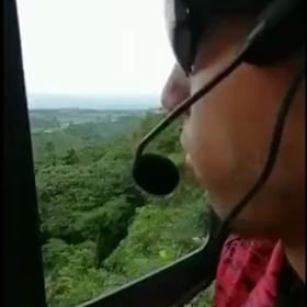 ヘリコプターの車窓よりの画像