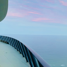 パープルブルーの夕暮れの画像