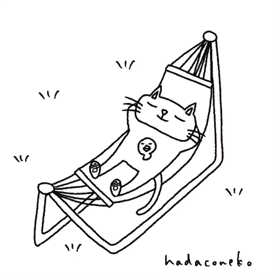 ハンモックで寝てる猫の画像