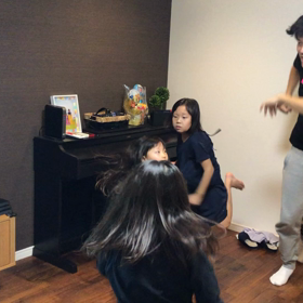 日課のハンドクラップダンスの画像