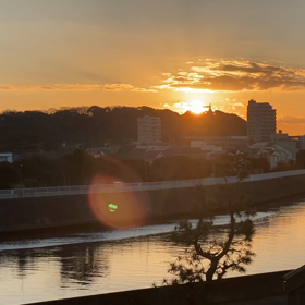 津波の影響なのか川の流れが反対に見えるの画像