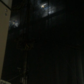 夜中のインダストリアルミュージックの画像