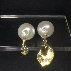 スワロフスキーとリーフのパールピアス▫️動画▫️の画像