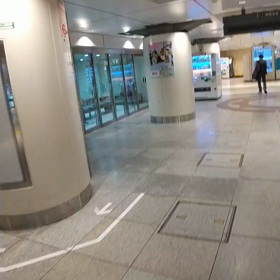 緊急事態宣言と東京駅の画像