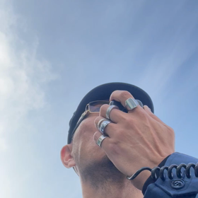 国防意識。新型肺炎の影響による生活困窮者を救えの画像