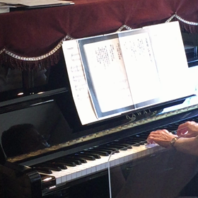 上を向いての画像