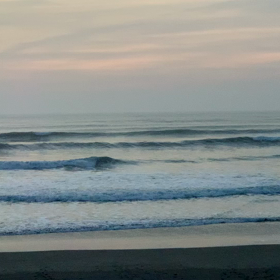 4月7日千葉北、東浪見の朝の波の画像
