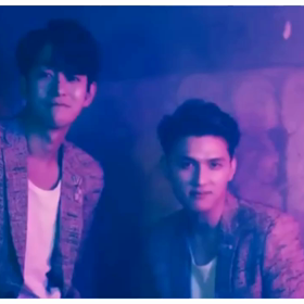 ノリノリな2人の画像