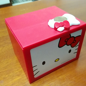 娘のおこづかい事情（お金を持つ）の画像