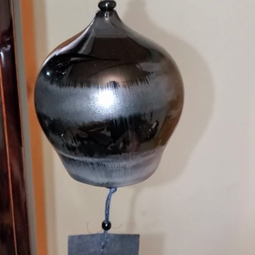 ガラスと備長炭が奏でる風鈴の画像